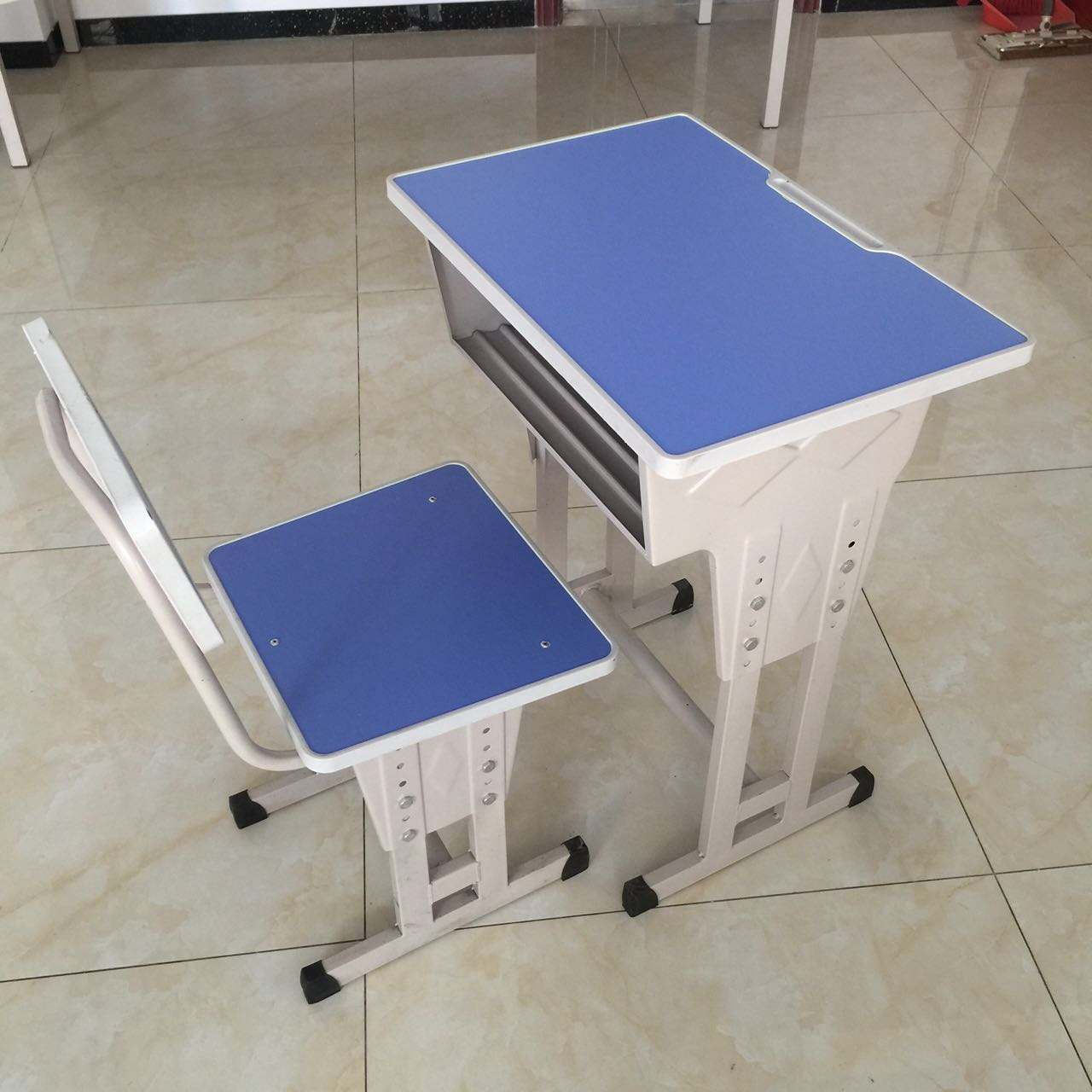 学生课桌椅